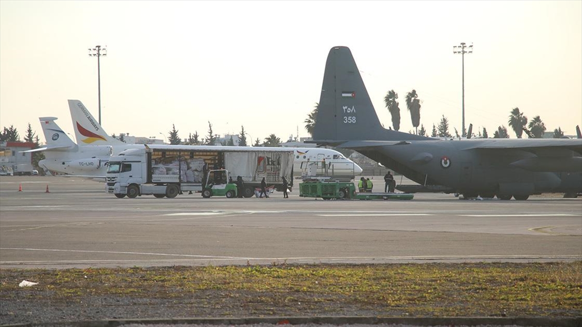 Deprem Bölgesinin "lojistik Üssü" Adana Havalimanı'nda Hareketlilik Sürüyor