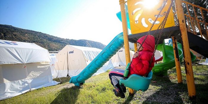 Müzik Grubu Pearl Jam Depremzedelere Yardım İçin İstanbul Konserinin Afişini İmzalayacak