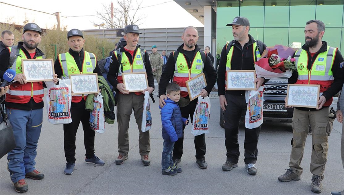 Türkiye'de Arama Kurtarma Çalışmalarına Katılan Kosovalı Ekip Priştine'ye Döndü