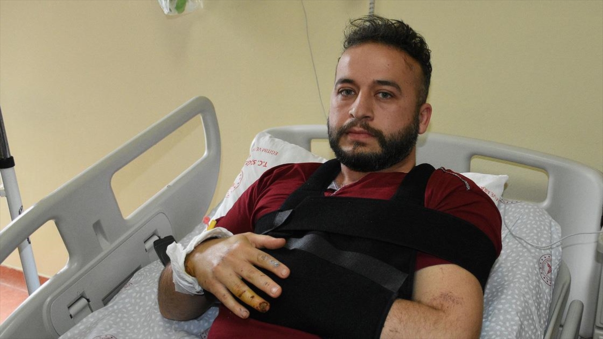 Tarih Öğretmenini Enkazdan Meslektaşları Kurtardı