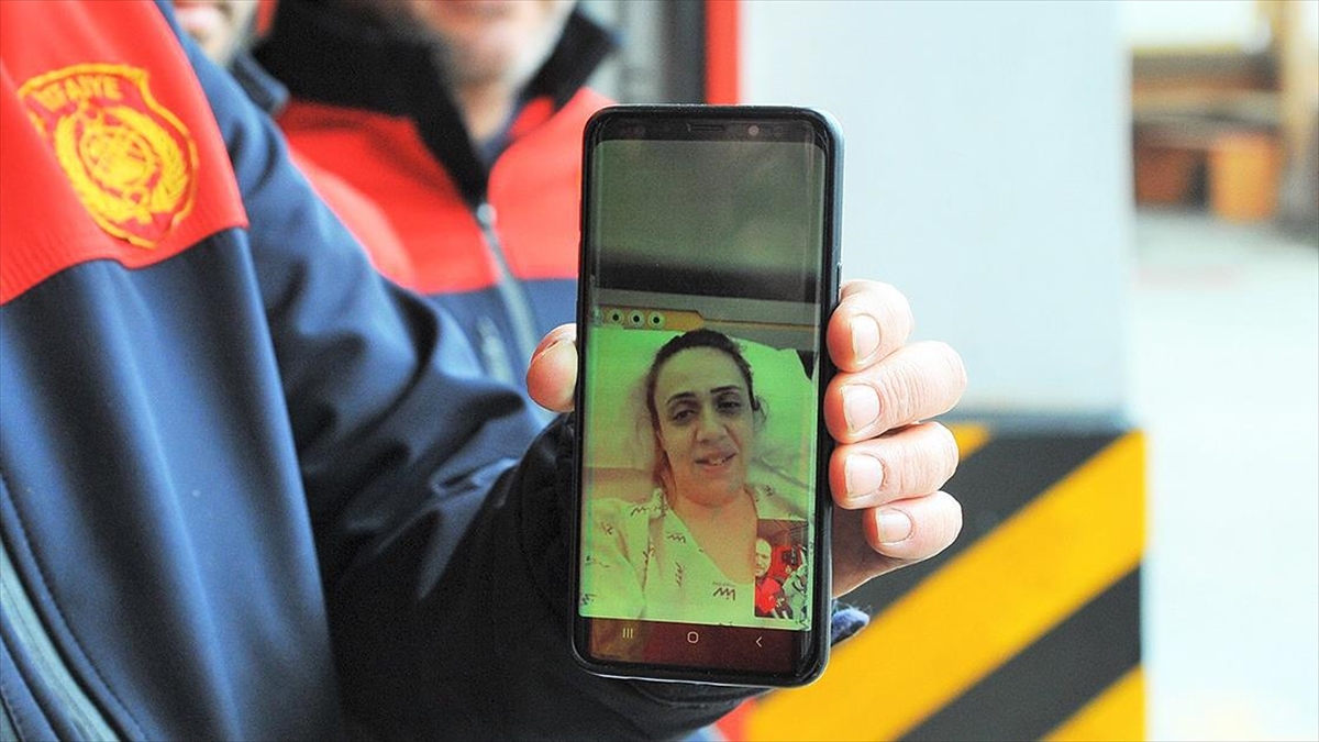 Enkazdan Kendisini Çıkaran İtfaiye Ekibini Görüntülü Arayarak Teşekkür Etti