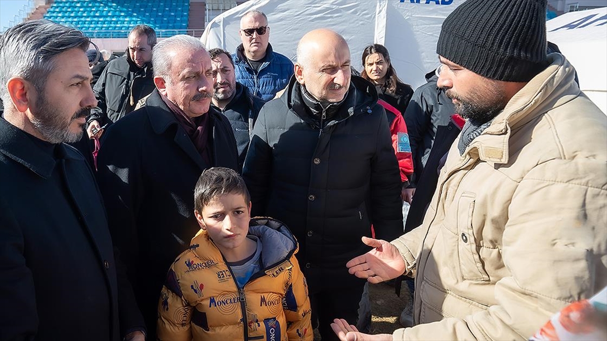 Tbmm Başkanı Şentop Depremden Etkilenen Adıyaman'da İncelemelerde Bulundu