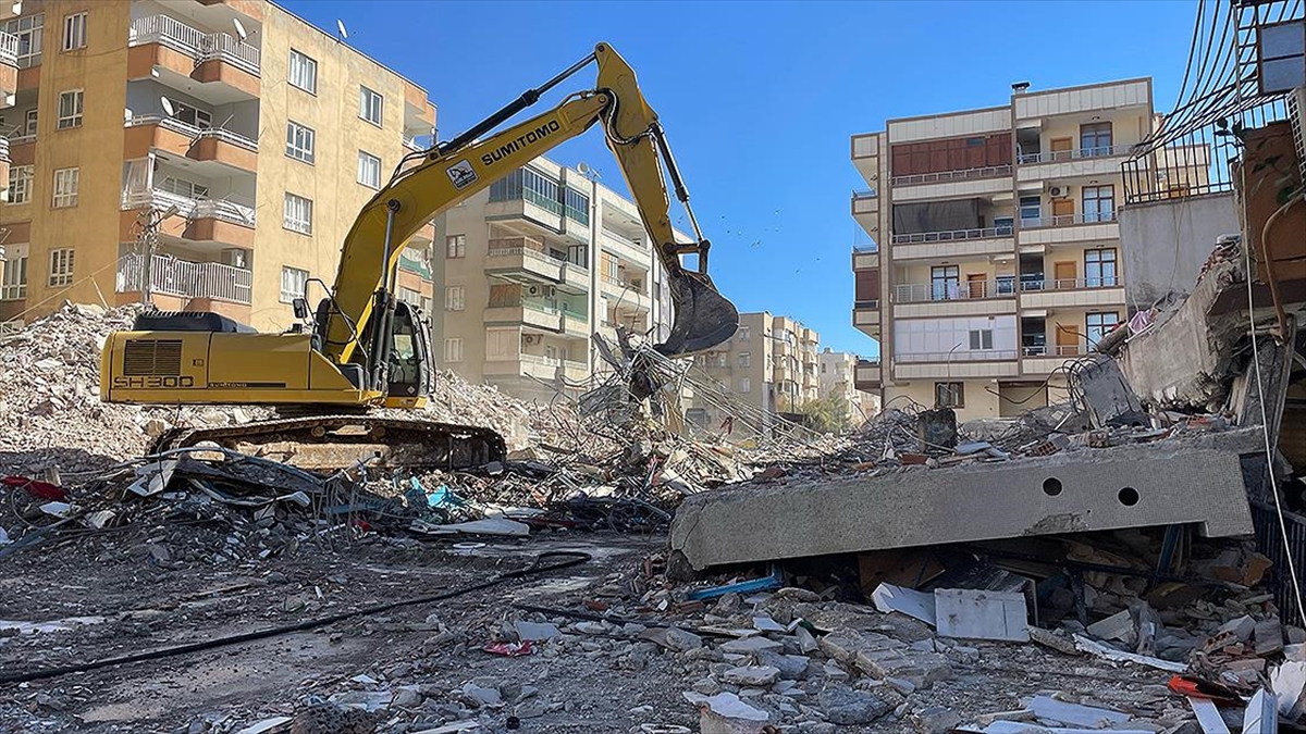 Şanlıurfa'da Enkaz Bölgesindeki Çalışmalar Sürüyor