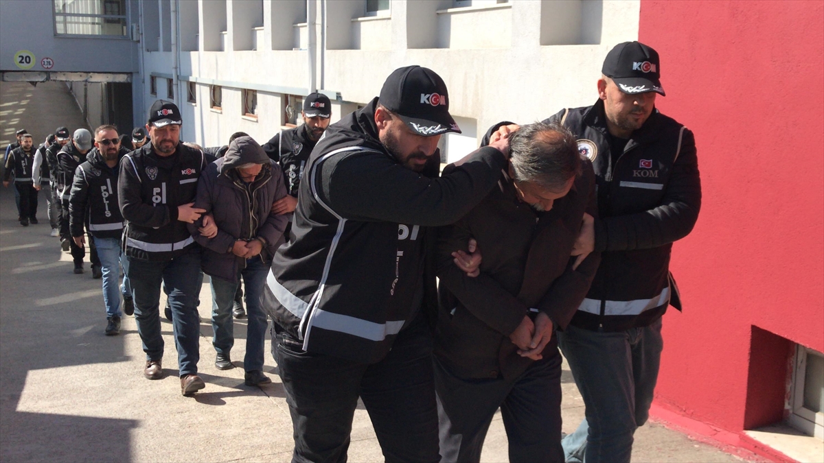 Adana'da Depremlerde Yıkılan Binalardaki Kusurlara İlişkin 9 Kişi Daha Yakalandı