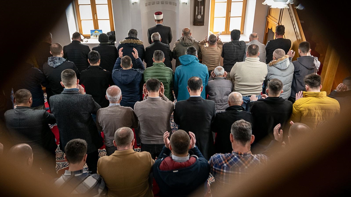 Depremde Hayatını Kaybedenler İçin Yarın Gıyabi Cenaze Namazı Kılınacak