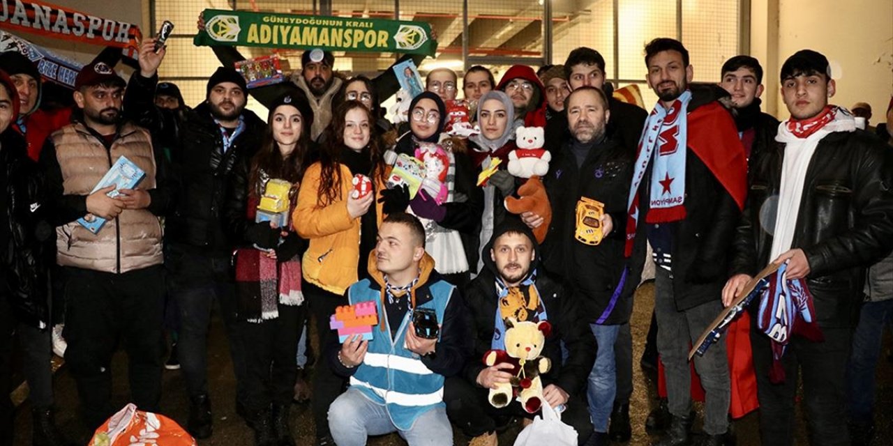 Taraftarlar, Trabzonspor-basel Maçına Oyuncaklarla Geldi