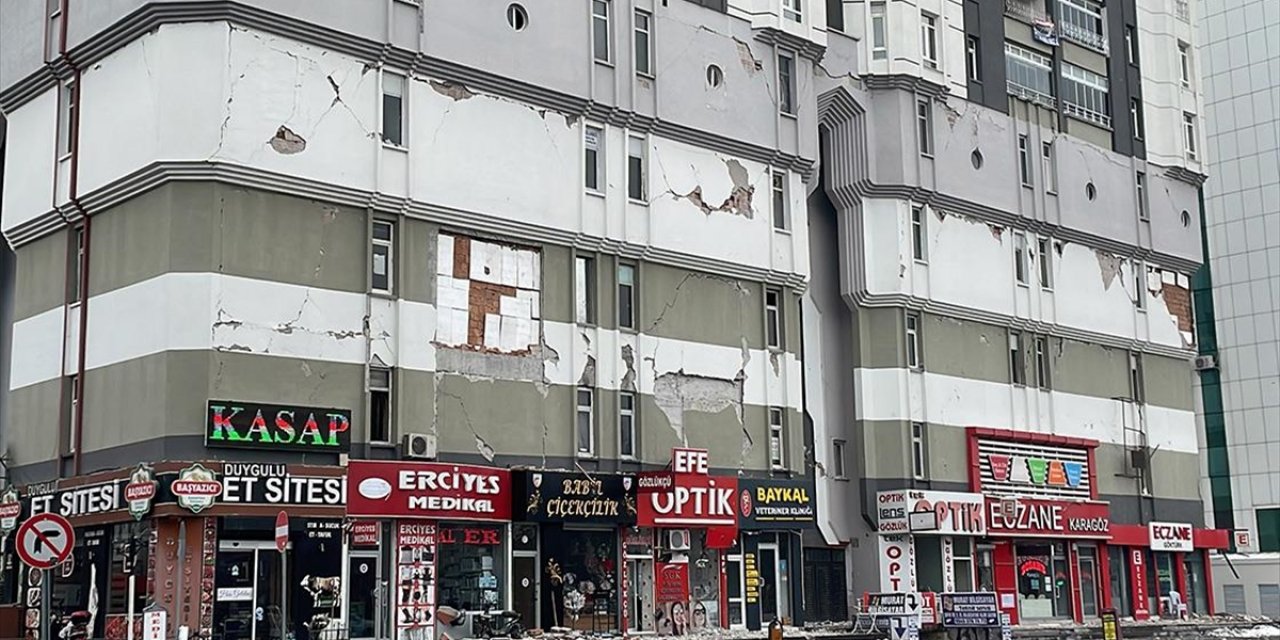 Kayseri'de 73 Binada Ağır Hasar Oluştu