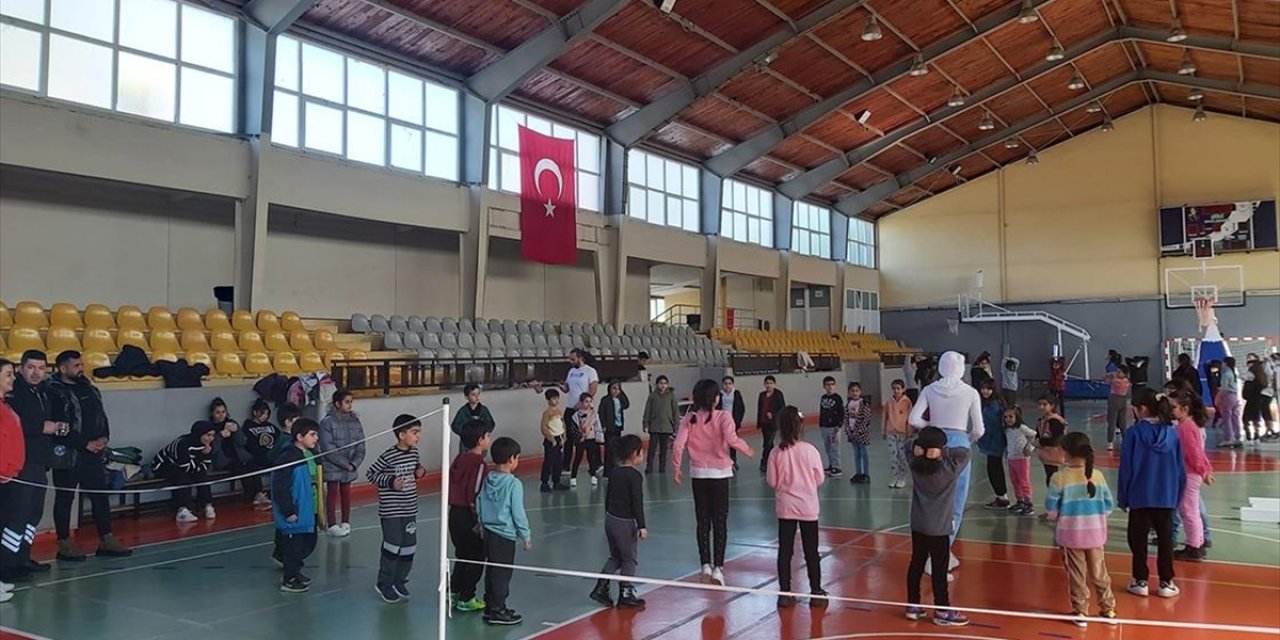 İzmir Ve Çevre İllerdeki Yurt Ve Tesislerde Çok Sayıda Depremzede Ağırlanıyor