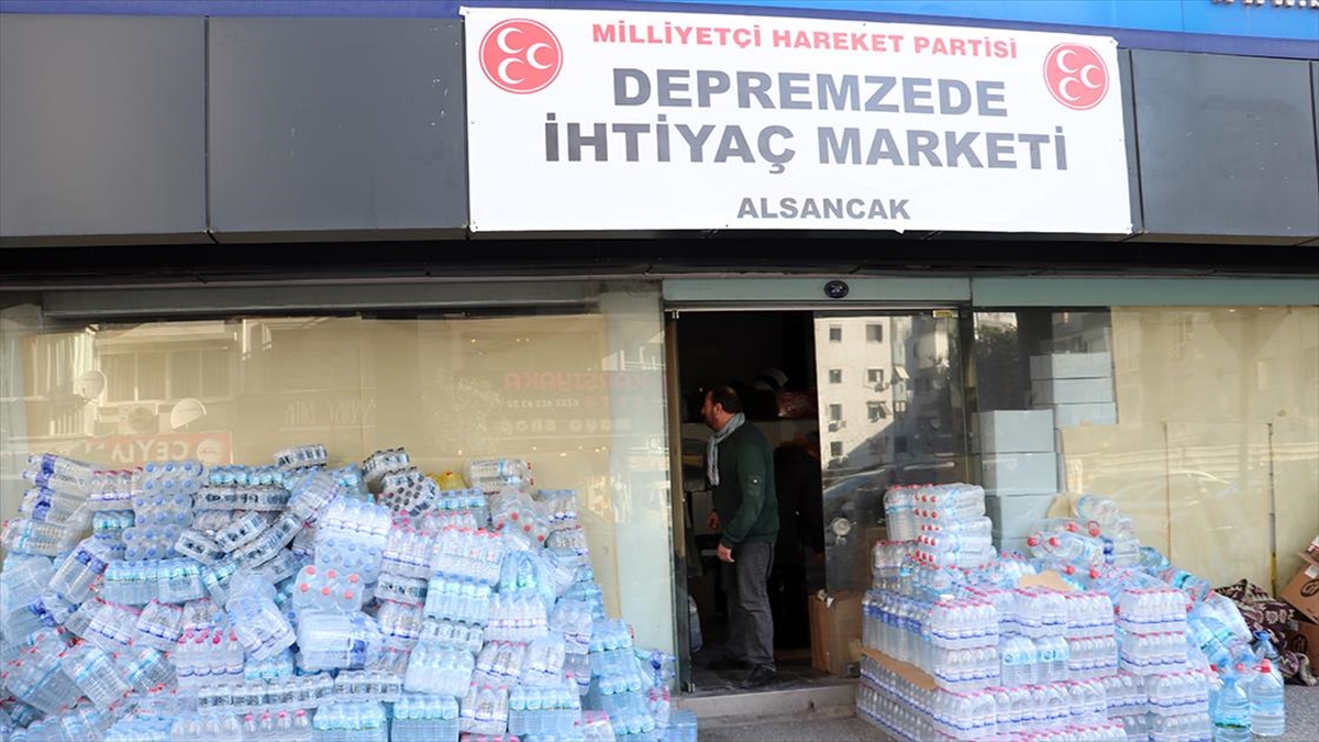İzmir'de Ağırlanan Depremzedeler İçin Market Açıldı