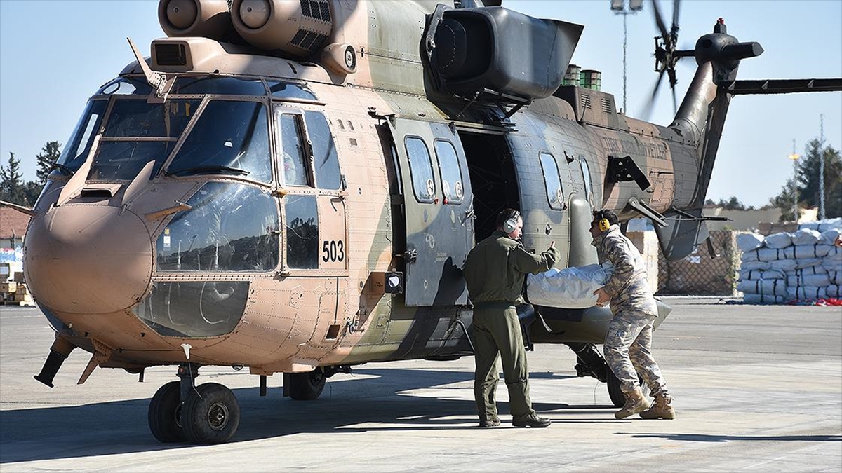 Mehmetçik İncirlik Üssü'nde Yardımların Sevkiyatı İçin Gece Gündüz Görev Başında