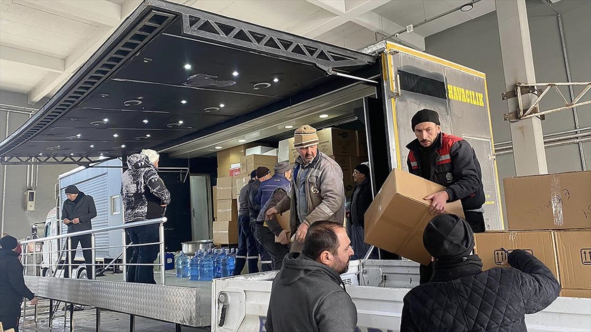 Ankara'daki Ak Partili Belediyeler Deprem Seferberliğini Sürdürüyor