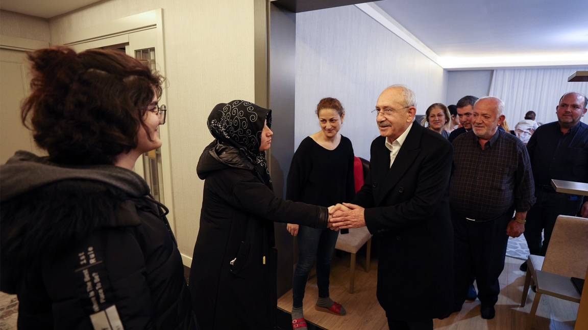Kılıçdaroğlu, depremzede Bilgin ailesini ziyaret etti