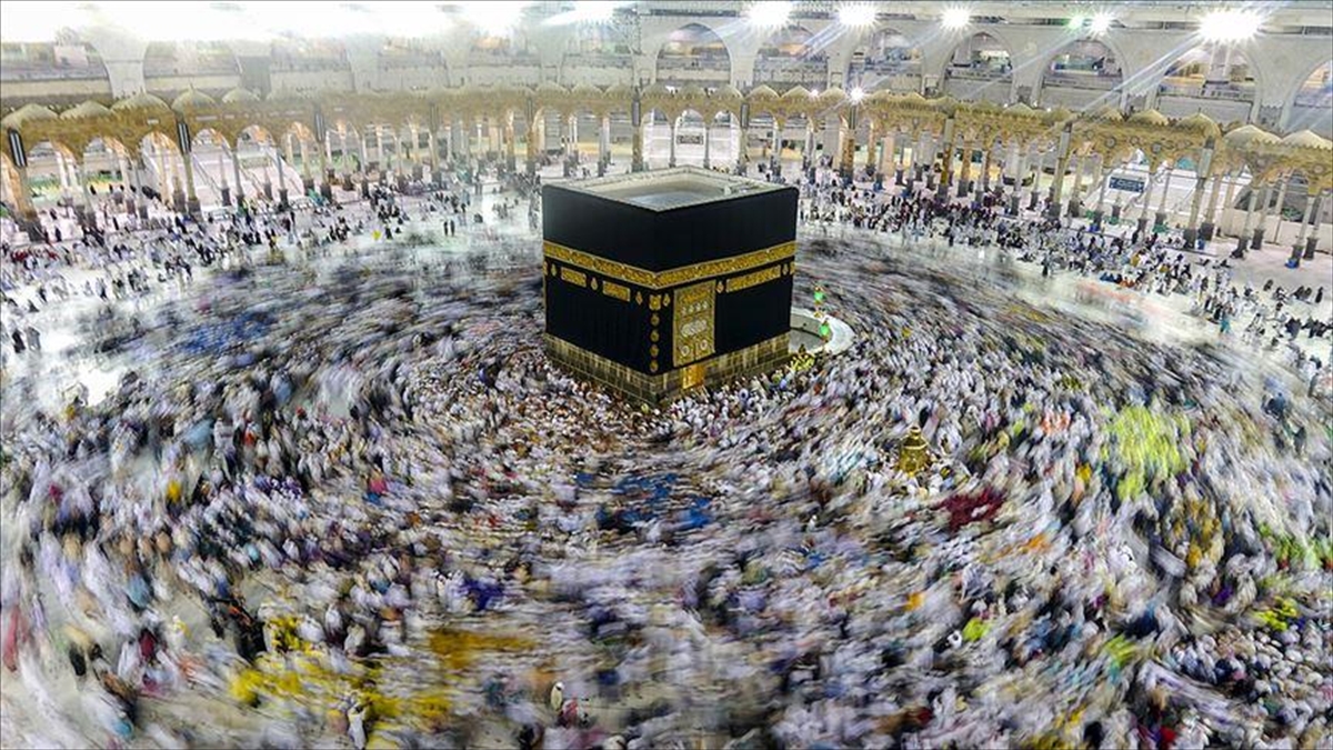 Kabe İmamı Depremzedeler İçin Dua Ederken Gözyaşlarını Tutamadı