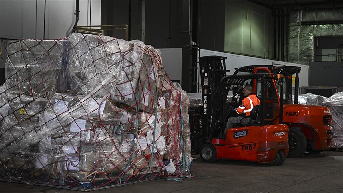 ABD, Türkiye'deki Depremzedelere Acil Yardım Malzemesi Göndermeyi Sürdürüyor