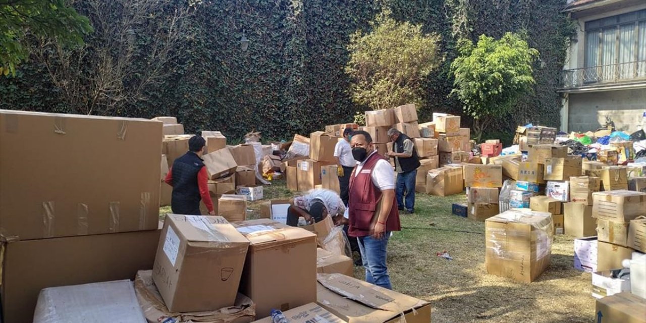 Depremzedeler İçin 140 Ton Yardım Malzemesi Yollandı