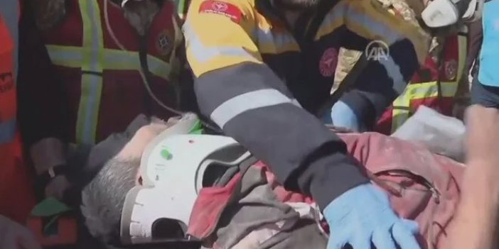 296. saatte enkazdan 2 kişi sağ çıkarıldı