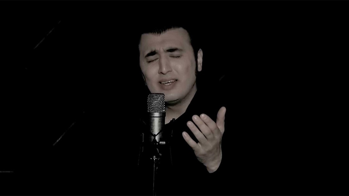 Özbek Şarkıcı Shohjahon Jo'rayev Çektiği Kliple Türkiye'nin Acısına Ortak Oldu
