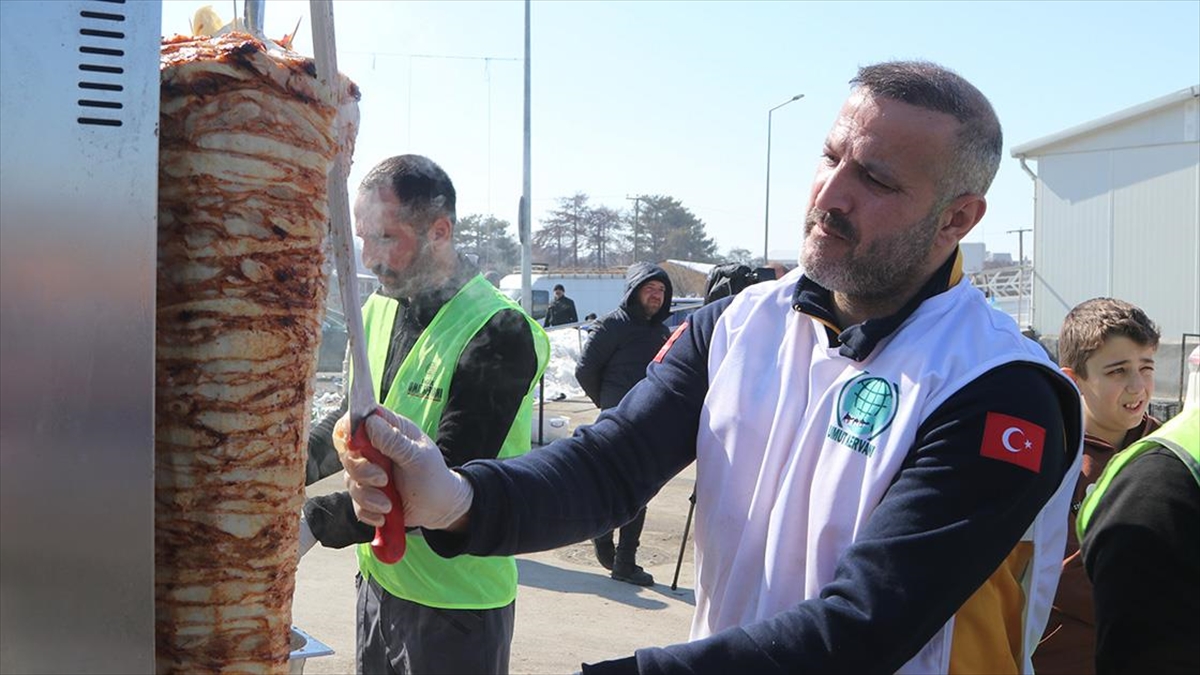Nöbetten Çıkıp Malatyalı Depremzedelere Yardıma Koştu