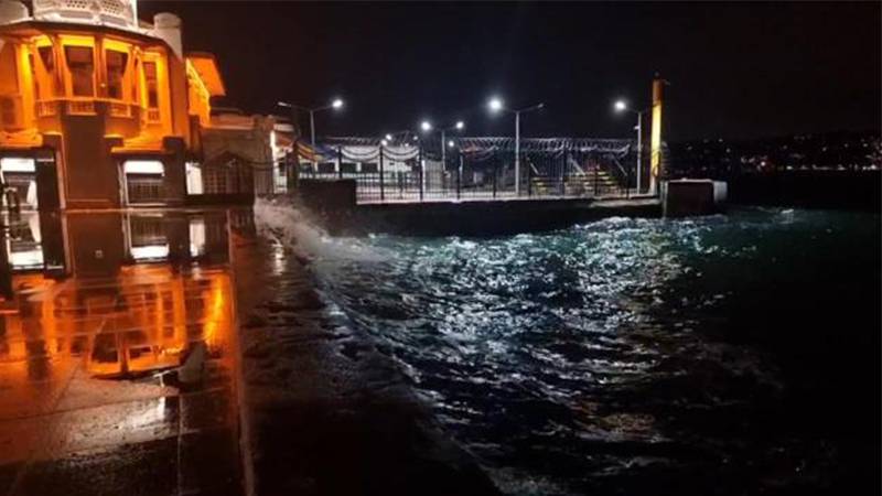 İstanbul'da bazı vapur seferlerine lodos engeli