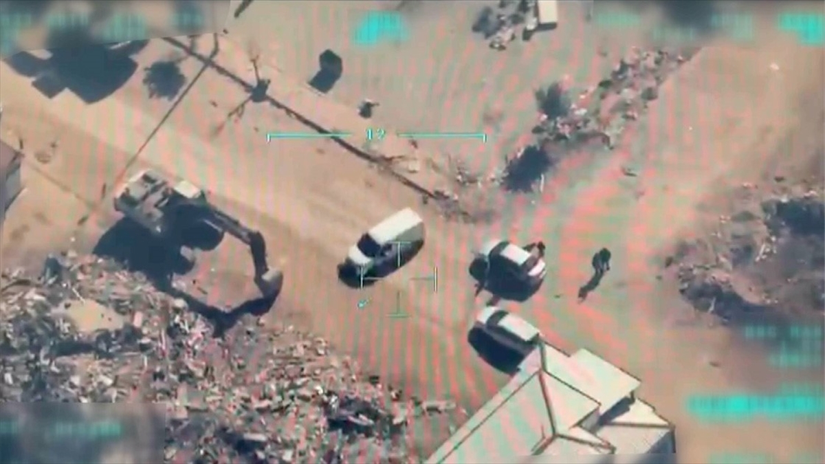 Gaziantep'te Enkazdan Hırsızlık Yapan Şüpheliler İHA İle Tespit Edildi