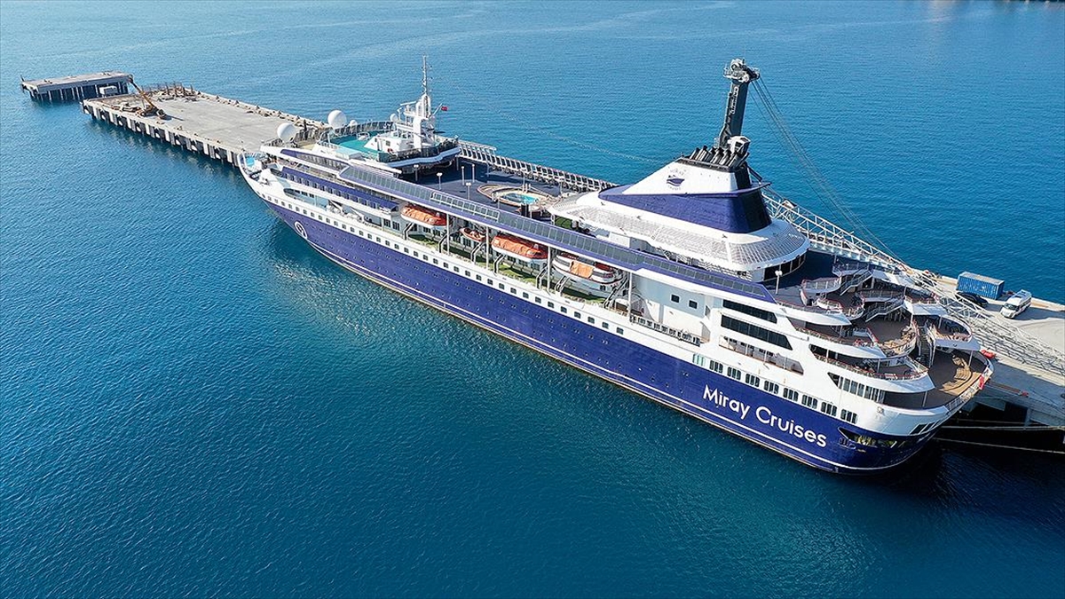 İskenderun'daki Depremzedeler "yüzen Otel"de Ağırlanıyor