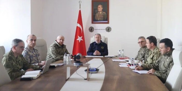 Akar'dan 'Asker kışladan geç çıkarıldı' iddialarına tepki