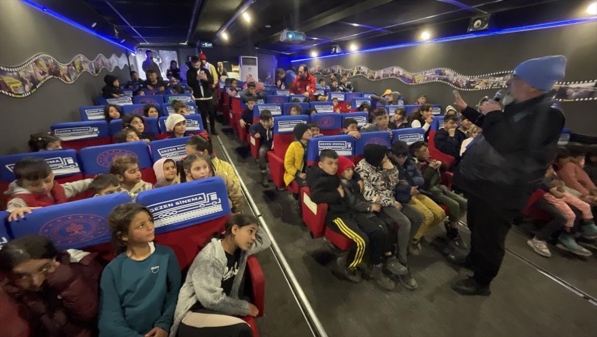 "gezen Sinema" Çocuklar İçin Deprem Bölgesinde