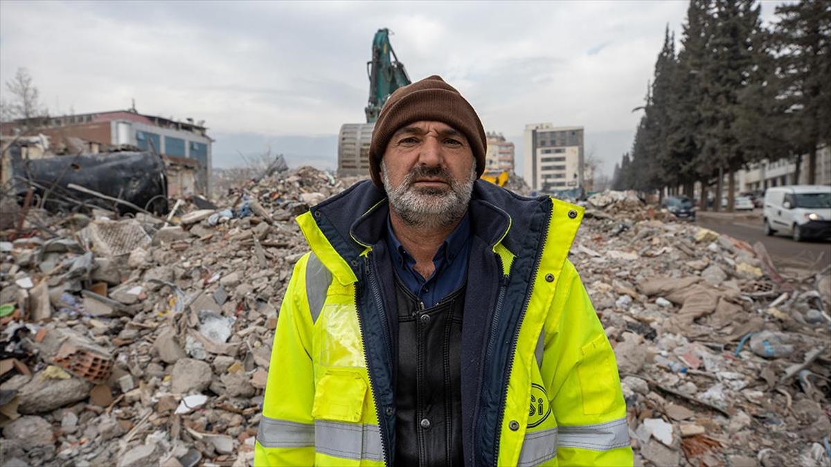Bir Can Daha Kurtarma Umuduyla Yakınlarının Cenazesine Dahi Katılmadı