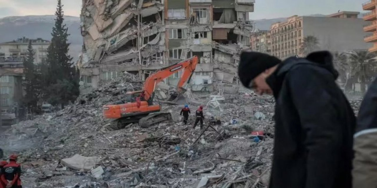 Depremlerde yıkılan binalara ilişkin 3 müteahhit hakkında flaş karar!