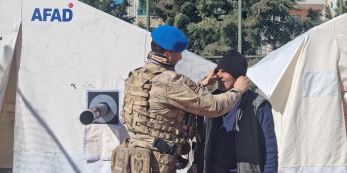 Van'dan Deprem Bölgesine Giden Jandarma Ekipleri, Malatya'da Gönüllere Dokunuyor