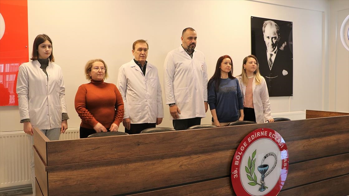 Trakya'da Eczacılardan Depremde Hayatını Kaybeden Meslektaşları İçin Saygı Duruşu