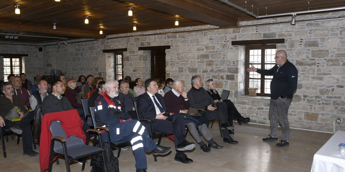 TURİST REHBERLERİNE DEPREM BİLİNÇLENDİRMESİ