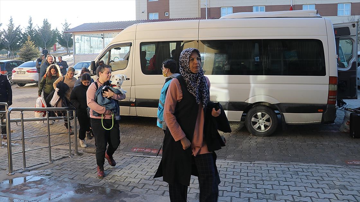 Antalya Ve Çevre İllerde 212 Bin 500 Depremzede Ağırlanıyor