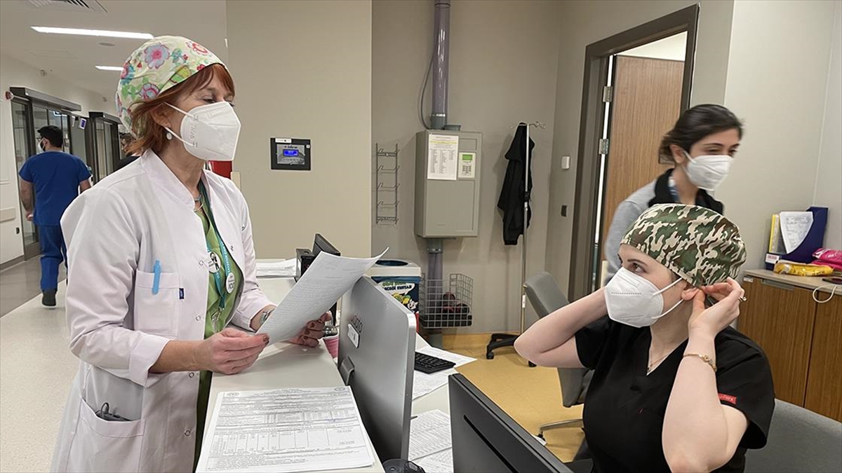 Yaralı Depremzedeler Başakşehir Çam Ve Sakura Şehir Hastanesinde Tedavi Ediliyor