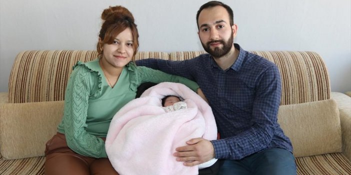 Bebekleri Karaman'da Dünyaya Gelen Depremzede Çift, Buruk Bir Sevinç Yaşıyor