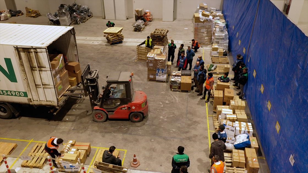 Depremzedelere Yardımların Hızlı Ulaştırılması Amacıyla Kayseri'de Lojistik Aktarma Merkezi Kuruldu