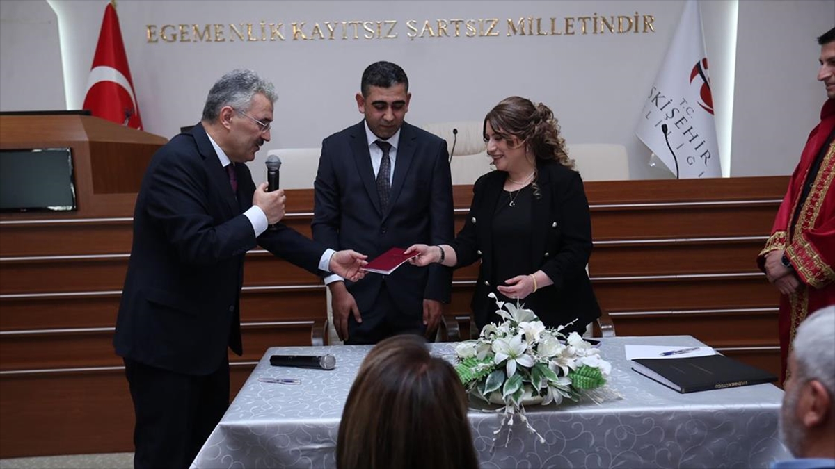 Depremzede Çiftin Nikahı Eskişehir Valiliği'nde Kıyıldı