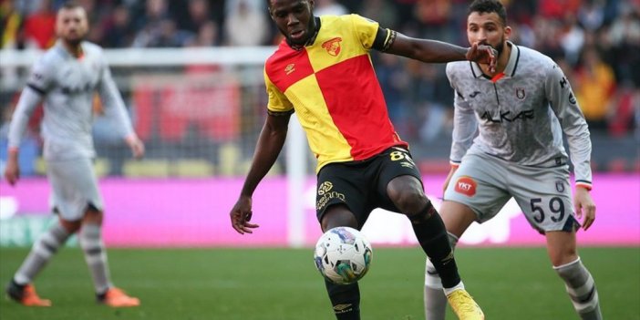 Göztepe İle Başakşehir Depremzedeler İçin Özel Maçta Karşılaştı