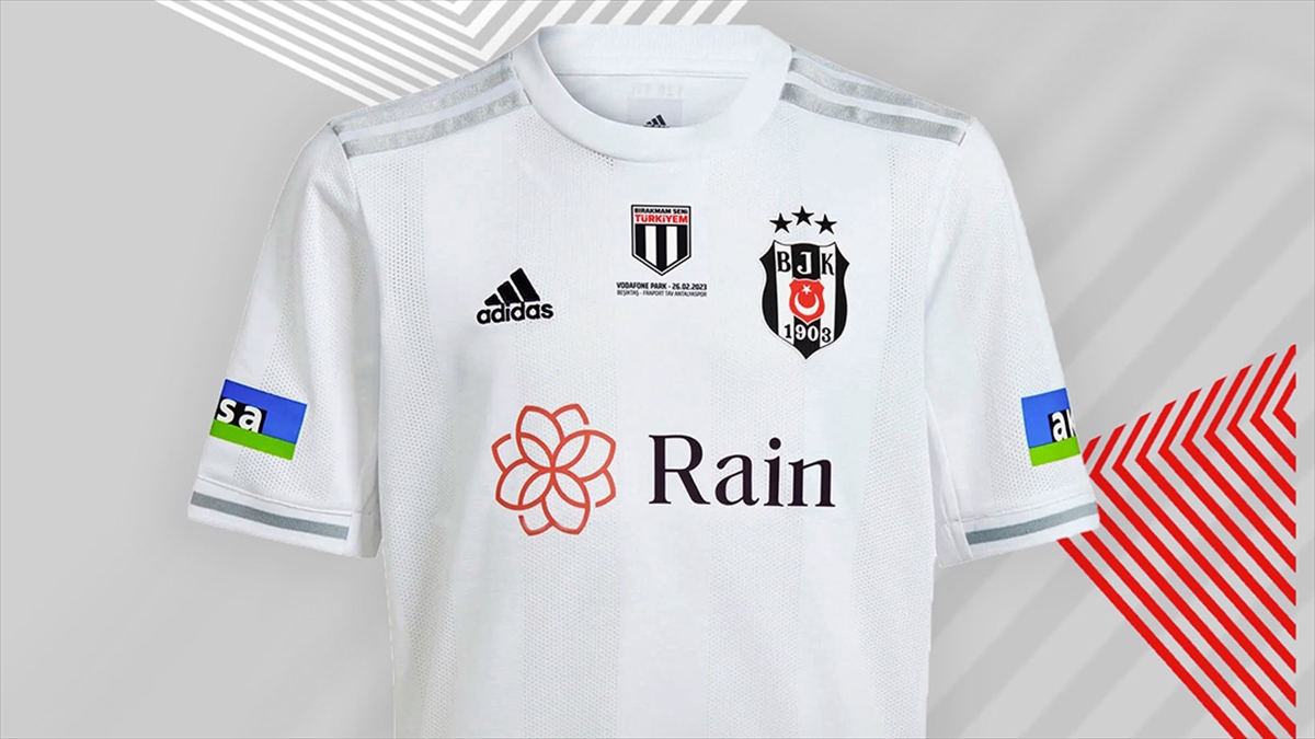 Beşiktaş'ta Formalar Depremzedeler İçin Açık Artırmaya Çıkarılacak