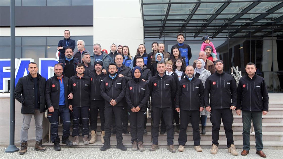 Kastamonu Afad Ekibi, Enkazdan 227. Saatte Çıkardıkları Cemile Teyzeyi Unutamıyor