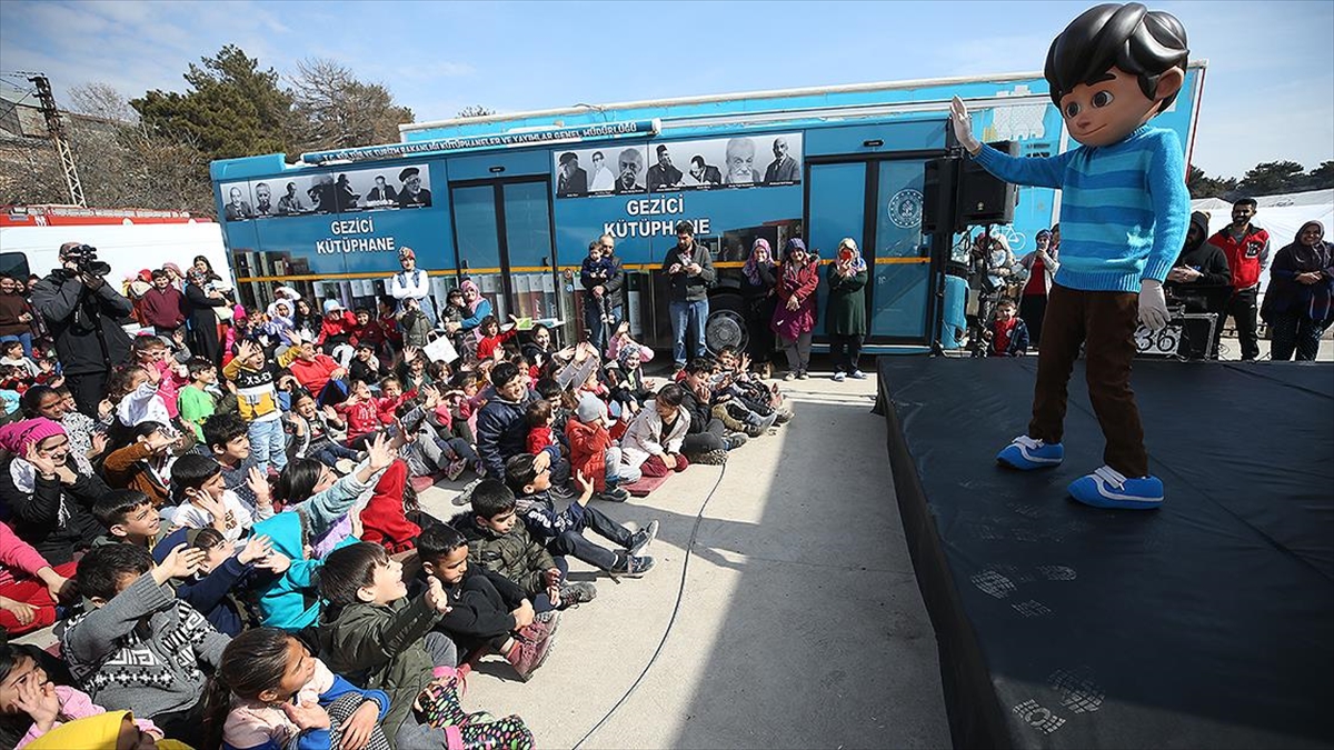 Depremzede Çocuklar "rafadan Tayfa" İle Moral Buluyor