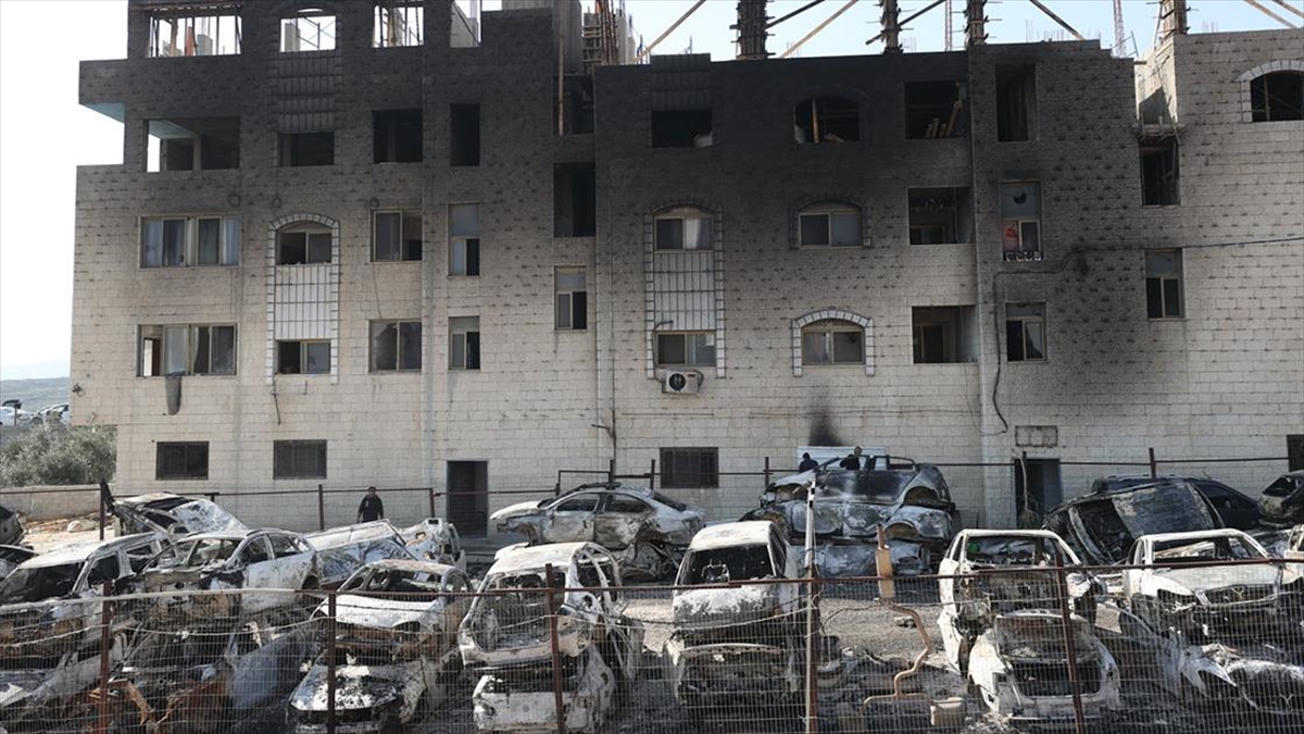 Yahudi Yerleşimciler, Saldırdıkları Batı Şeria'nın Huvara Beldesini Savaş Alanına Çevirdi