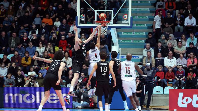 12 Dev Adam galibiyetle veda etti