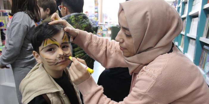 Yüzlerini Güldürebilmek İçin Depremzede Çocuklara İş Yerini Açtı