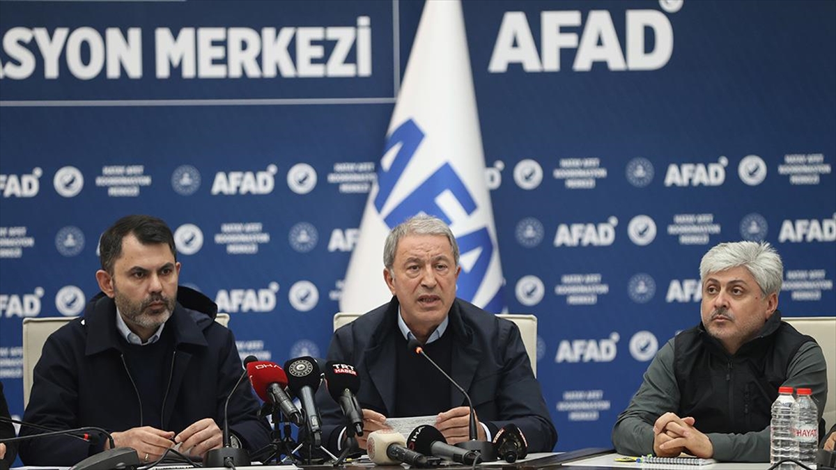 Milli Savunma Bakanı Akar: Depremlerin Ardından Yaklaşık 42 Bin Suriyeli Ülkesine Döndü