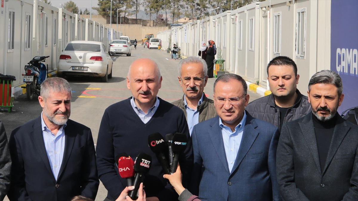 Bakan Karaismailoğlu: Adıyaman'da Hasarsız Binalarda Dükkanlarımız Az Da Olsa Faaliyete Geçmeye Başladı