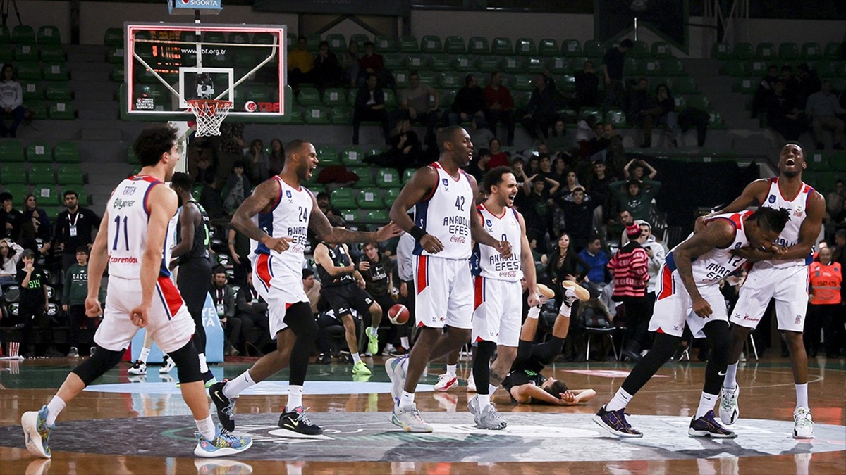 Anadolu Efes, Thy Avrupa Ligi'nde Yarın Panathinaikos'a Konuk Olacak