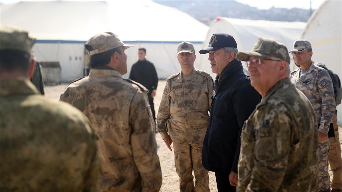 Milli Savunma Bakanı Akar, Hatay'da Çadır Kent Ve Mehmetçik Okulu'nu Ziyaret Etti