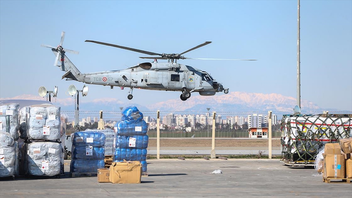 Tsk Helikopterleri Deprem Bölgelerine 1500 Tondan Fazla Yardım Malzemesi Taşıdı