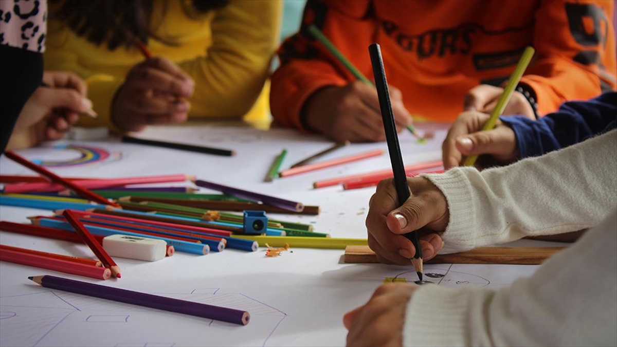 Hatay'da Gönüllü Psikologlar, Depremin Çocuklar Üzerindeki İzlerini Silmeye Çalışıyor